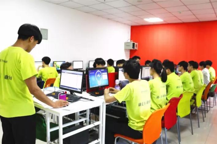 足下软件学院